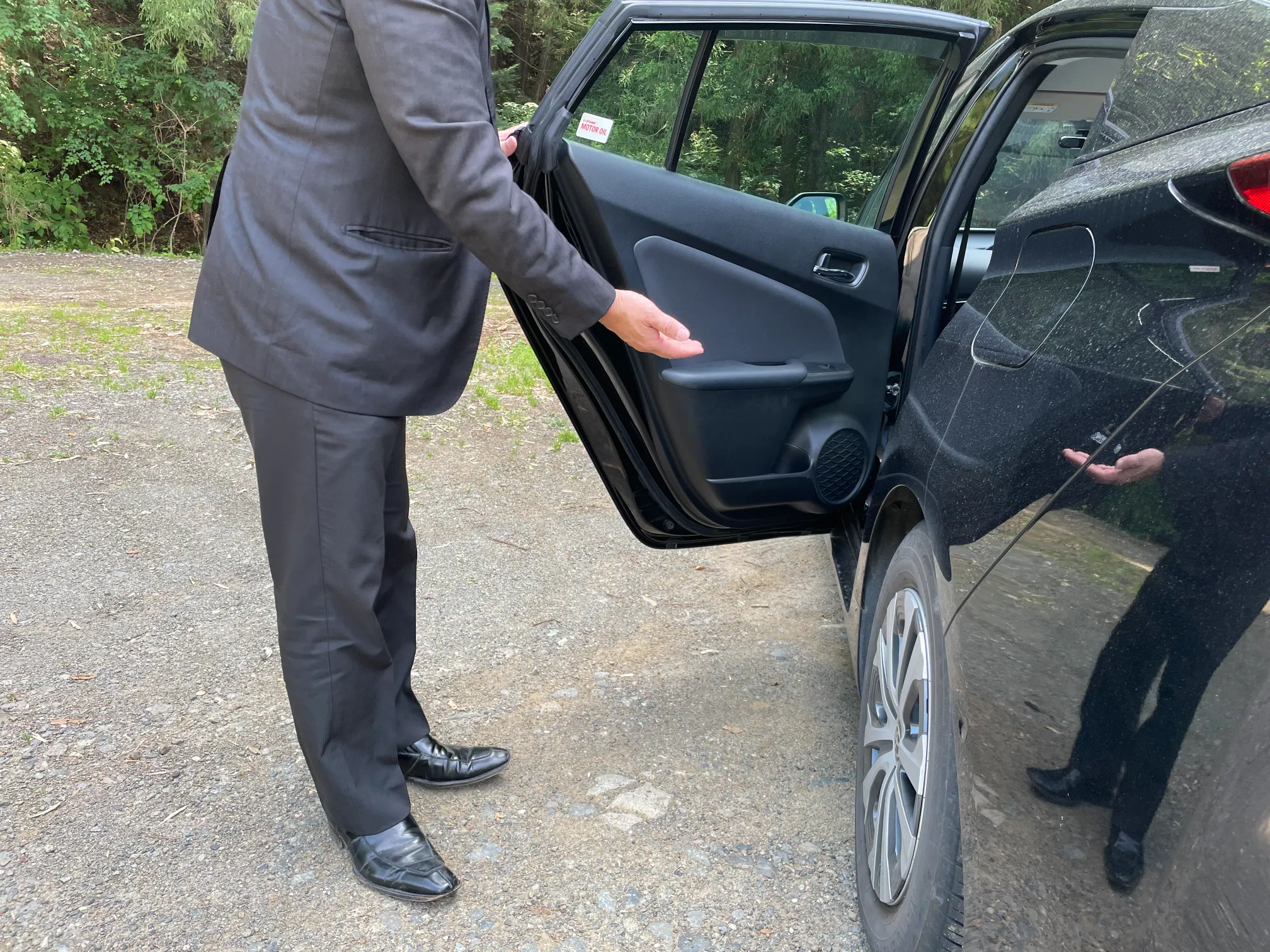 車内へ誘導する際のイメージ写真